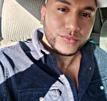 LR, 32 years old, Enchanted Hills, USA